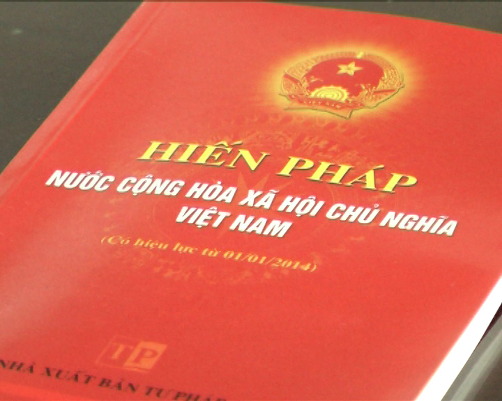 បោះពុម្ពសៀវភៅស្ដីពីរដ្ឋធម្មនុញ្ញវៀតណាមក្នុងដំណាក់កាលថ្មី